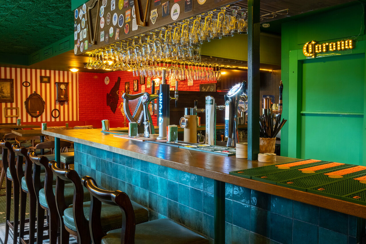 Зал — Irishman Pub