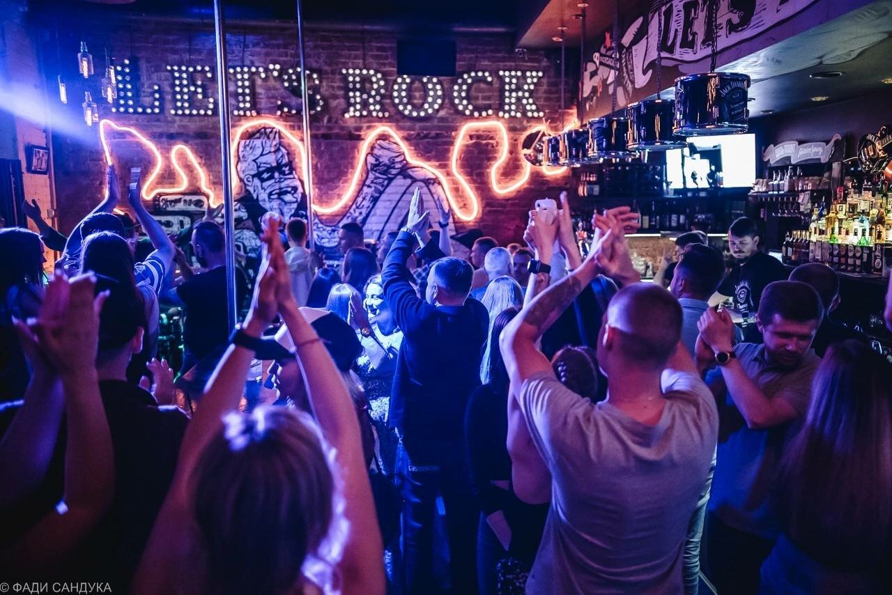 Зал — Let's Rock Bar