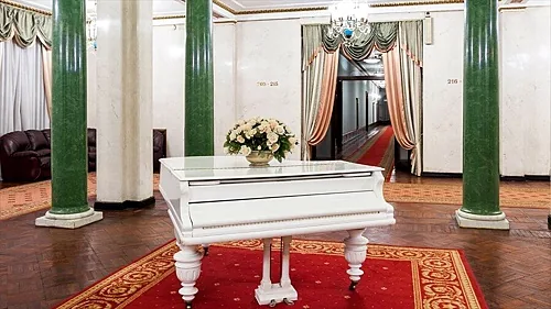 Зал — Советский