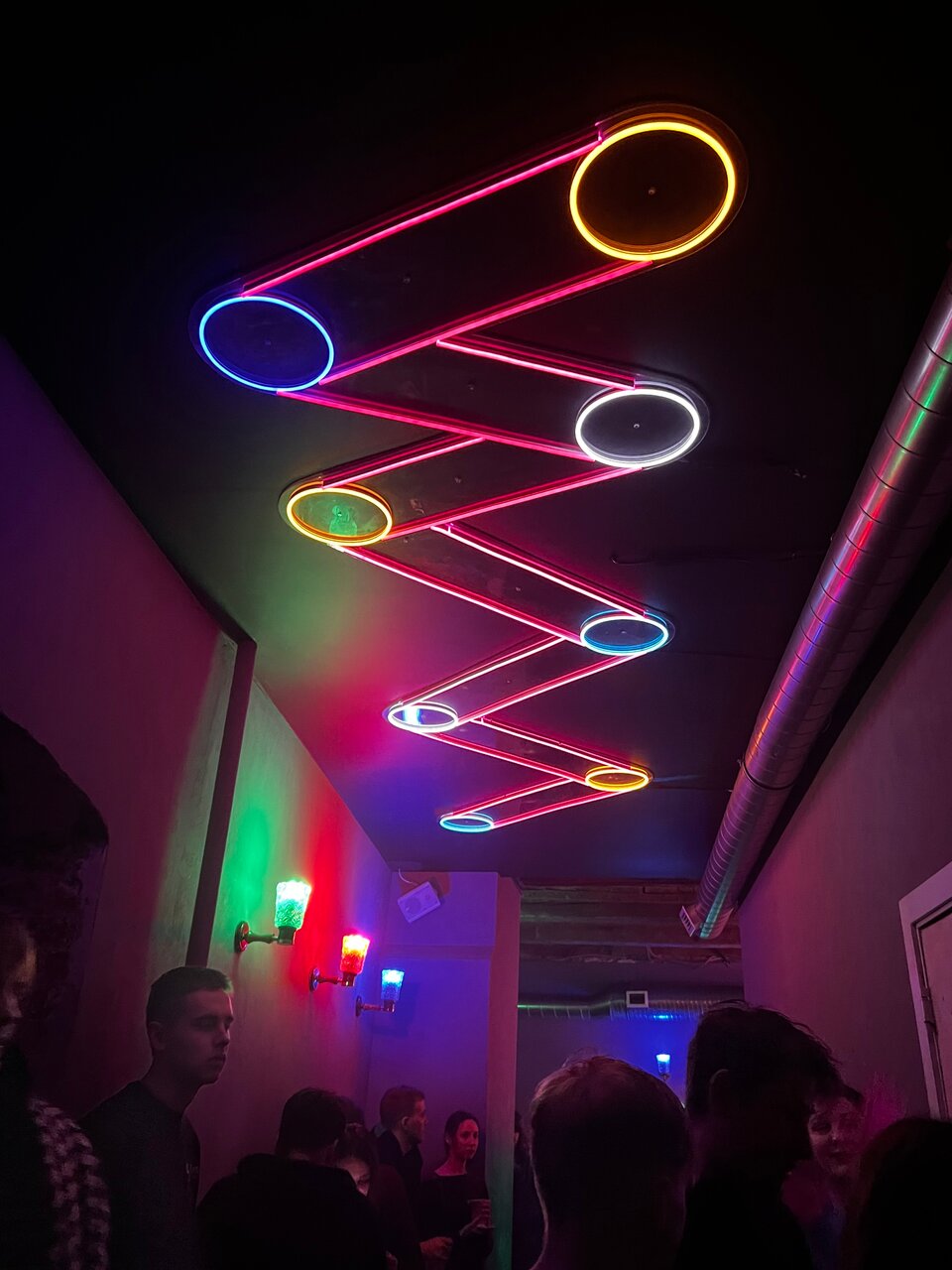 Зал — Ровесник