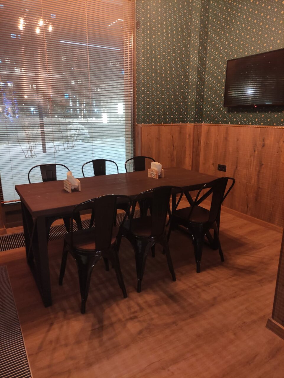 Зал — Old Monkey Pub