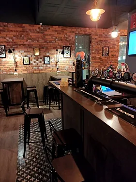 Зал — Old Monkey Pub