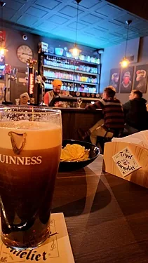 Зал — Old Monkey Pub