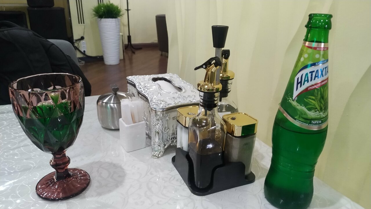 Зал — Чайхана Караван