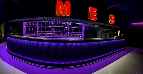 Зал — Мес