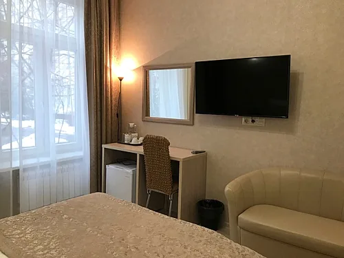 Зал — Грин