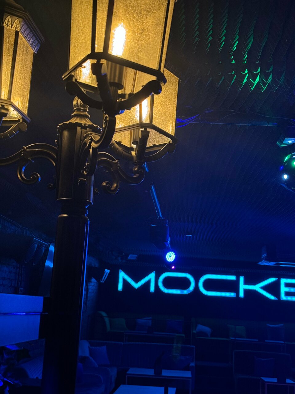 Зал — Москвич