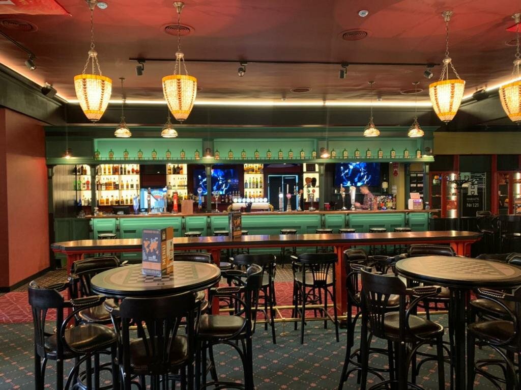 Зал — банкетный зал Harat's pub, фото