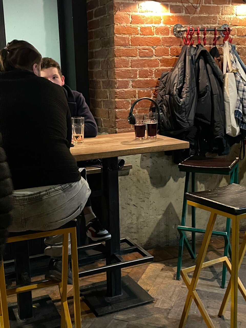 Зал — Beer & Fries