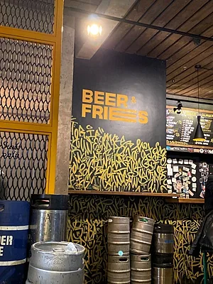 Beer & Fries, Зал — фото