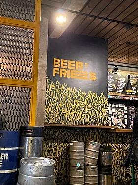 Beer & Fries, Москва — фото площадки