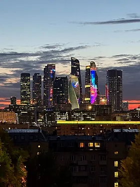 Зал — 12 Тружеников