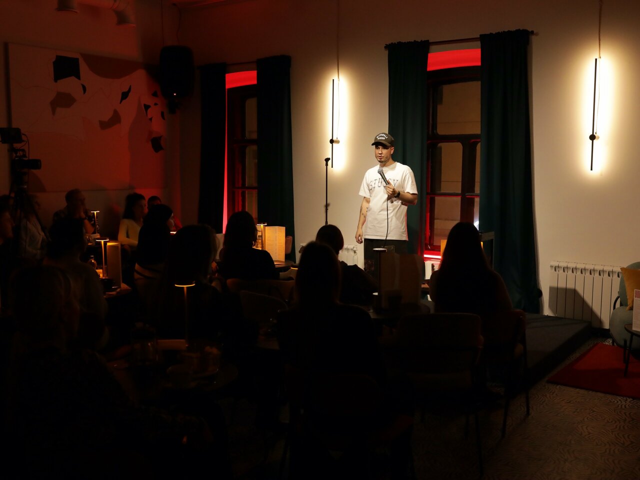 Зал — StandUp Cafe