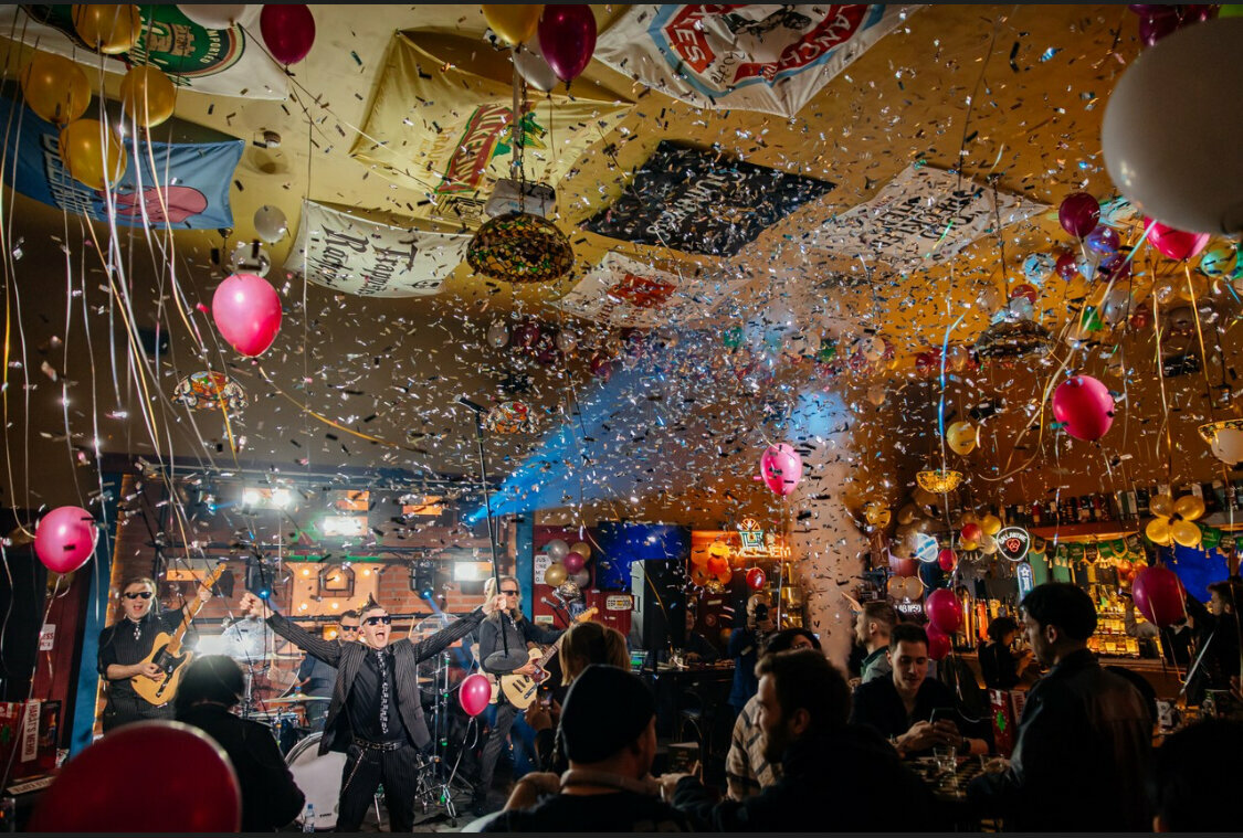 Зал — Harat’s pub