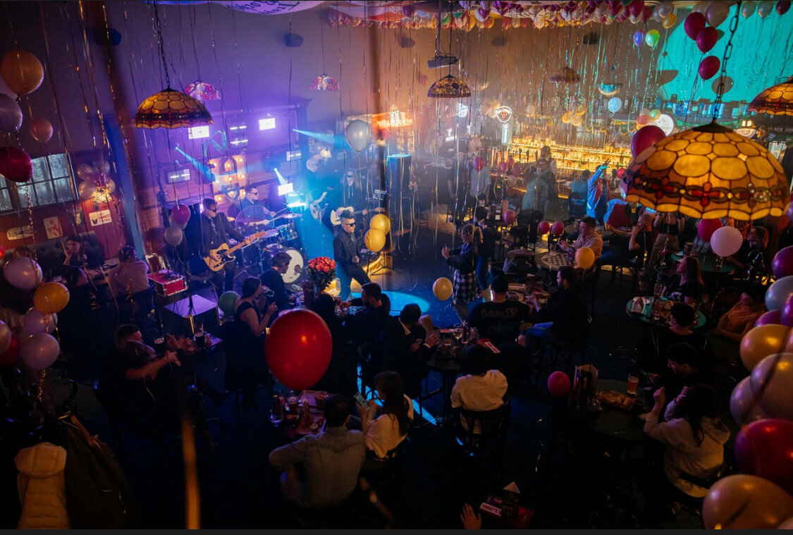 Зал — Harat’s pub