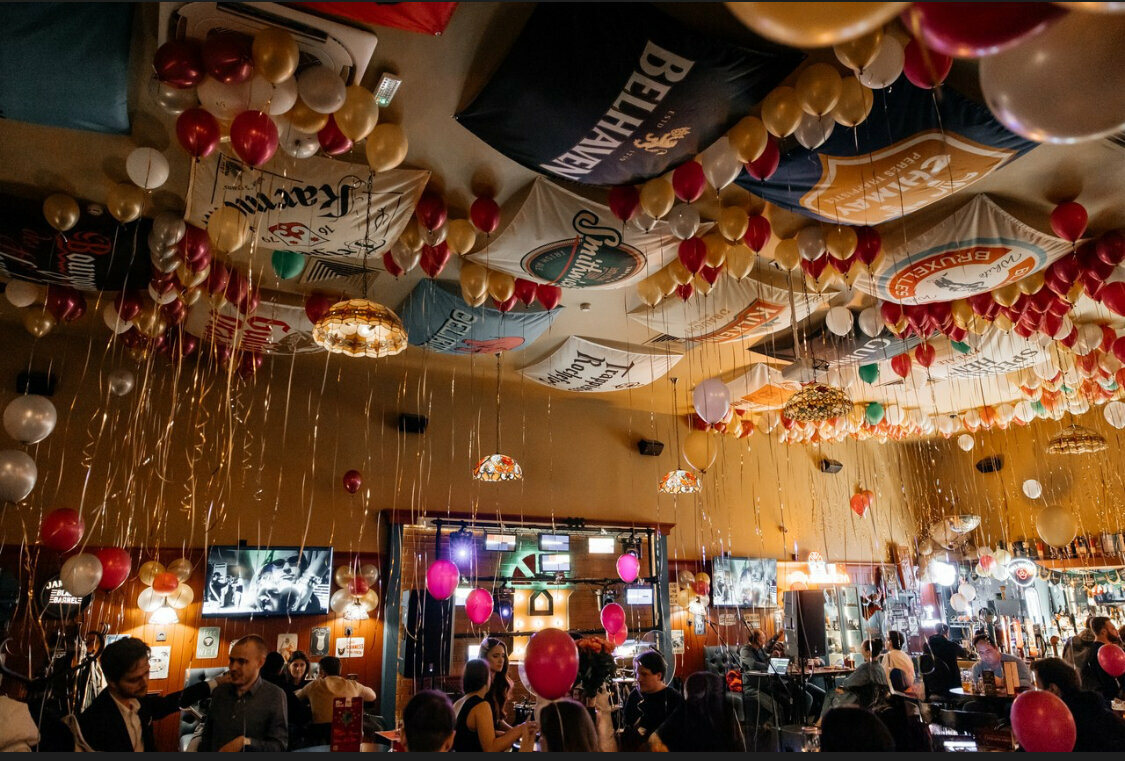 Зал — Harat’s pub