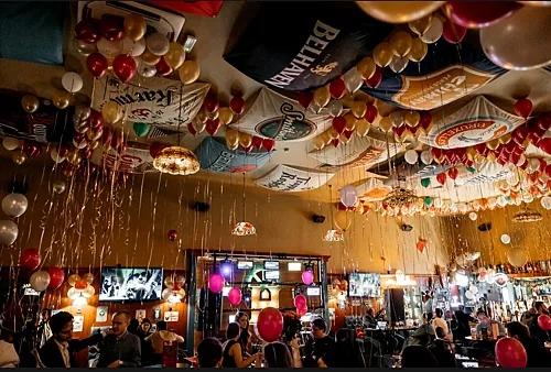 Зал — Harat’s pub
