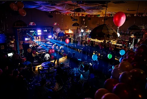 Зал — Harat’s pub