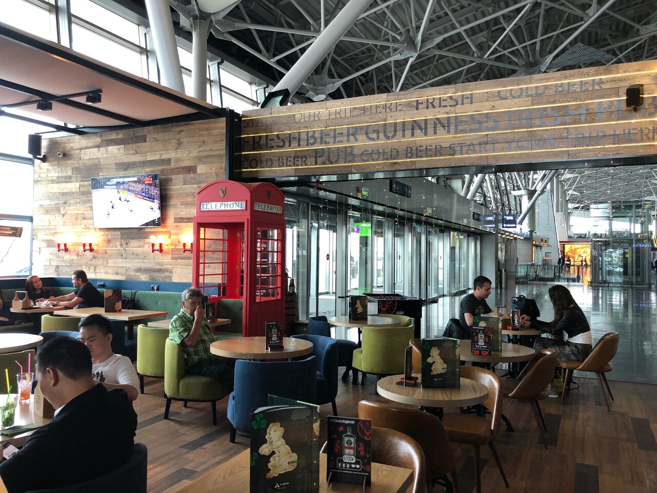 Зал — Guinnes Pub&Kitchen