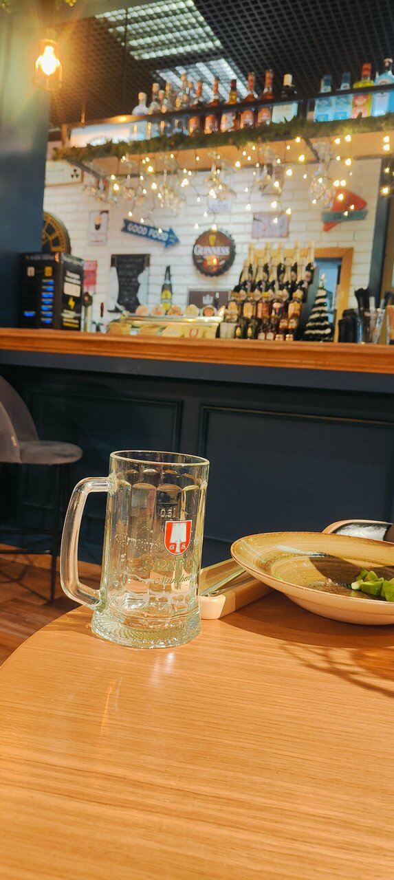 Guinnes Pub&Kitchen, Зал — фото
