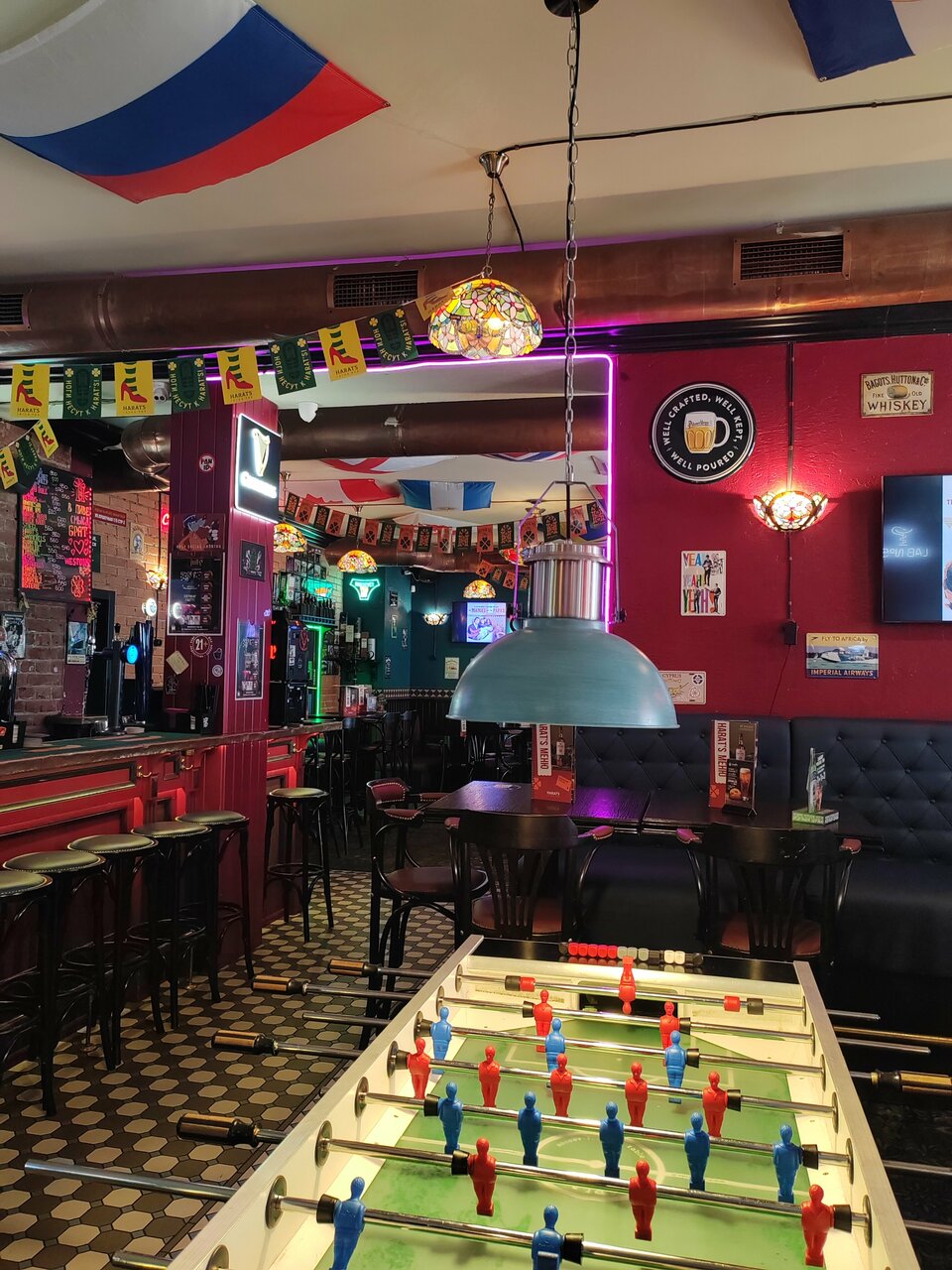Зал — Harat’s Pub