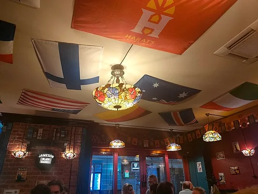 Harat’s Pub, Зал — фото