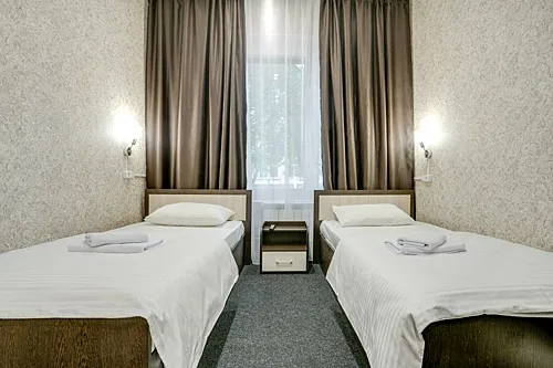 Зал — Ладомир Нахимовский
