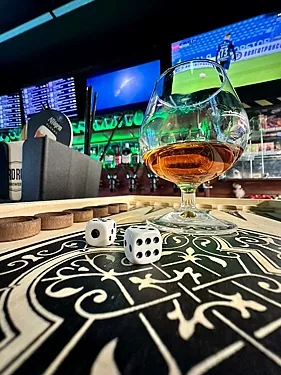 Зал — Holy Craft Bar