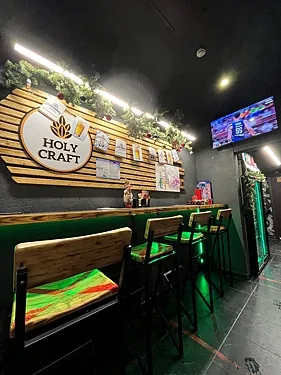 Зал — Holy Craft Bar