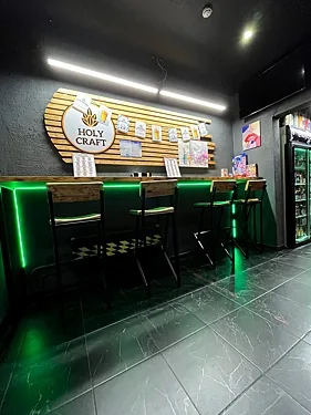Зал — Holy Craft Bar