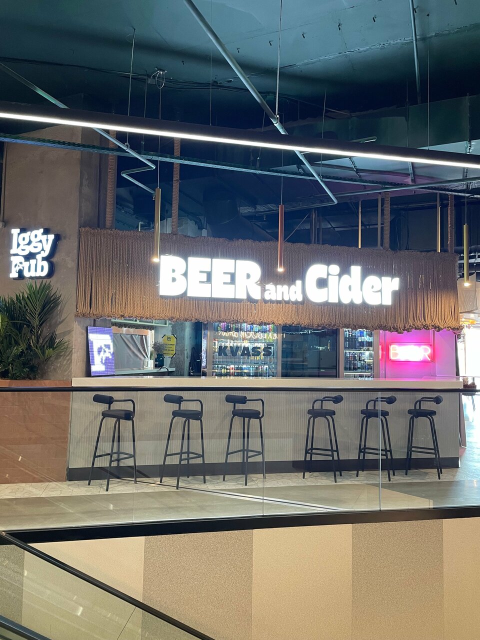 Зал — Iggy Pub