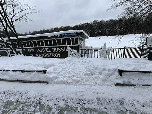 Зал — Пристань
