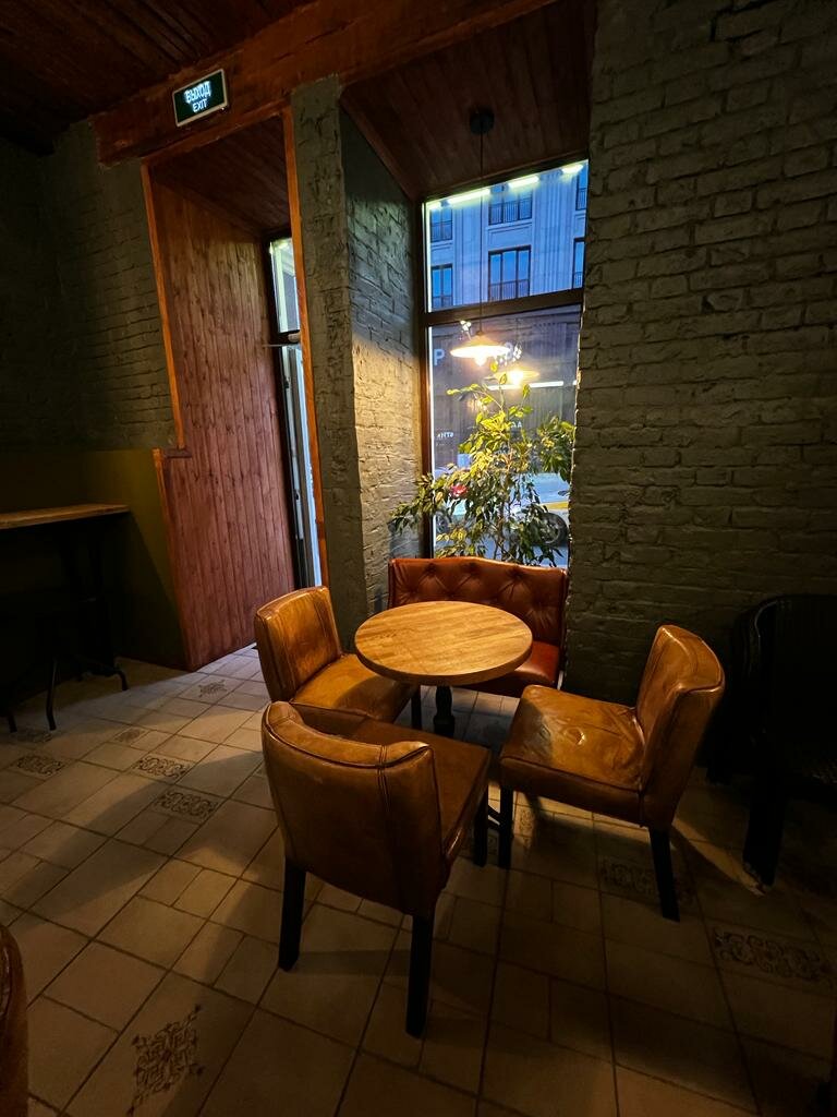 Зал — Flying inn