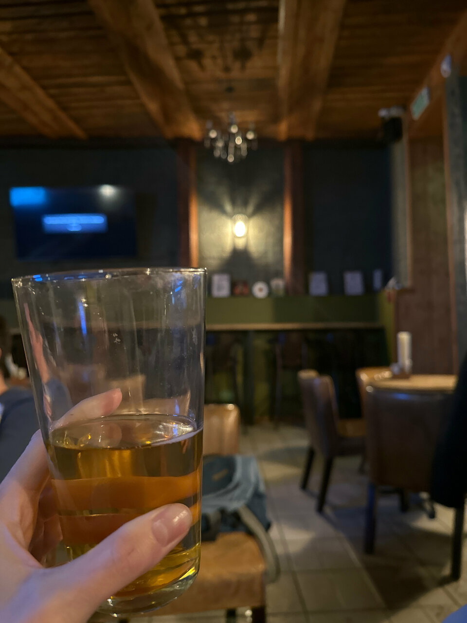 Зал — Flying inn