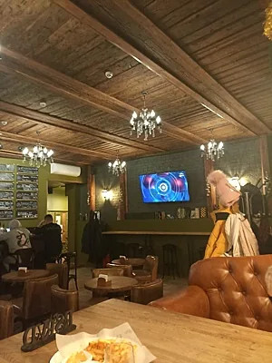 Flying inn, Зал — фото