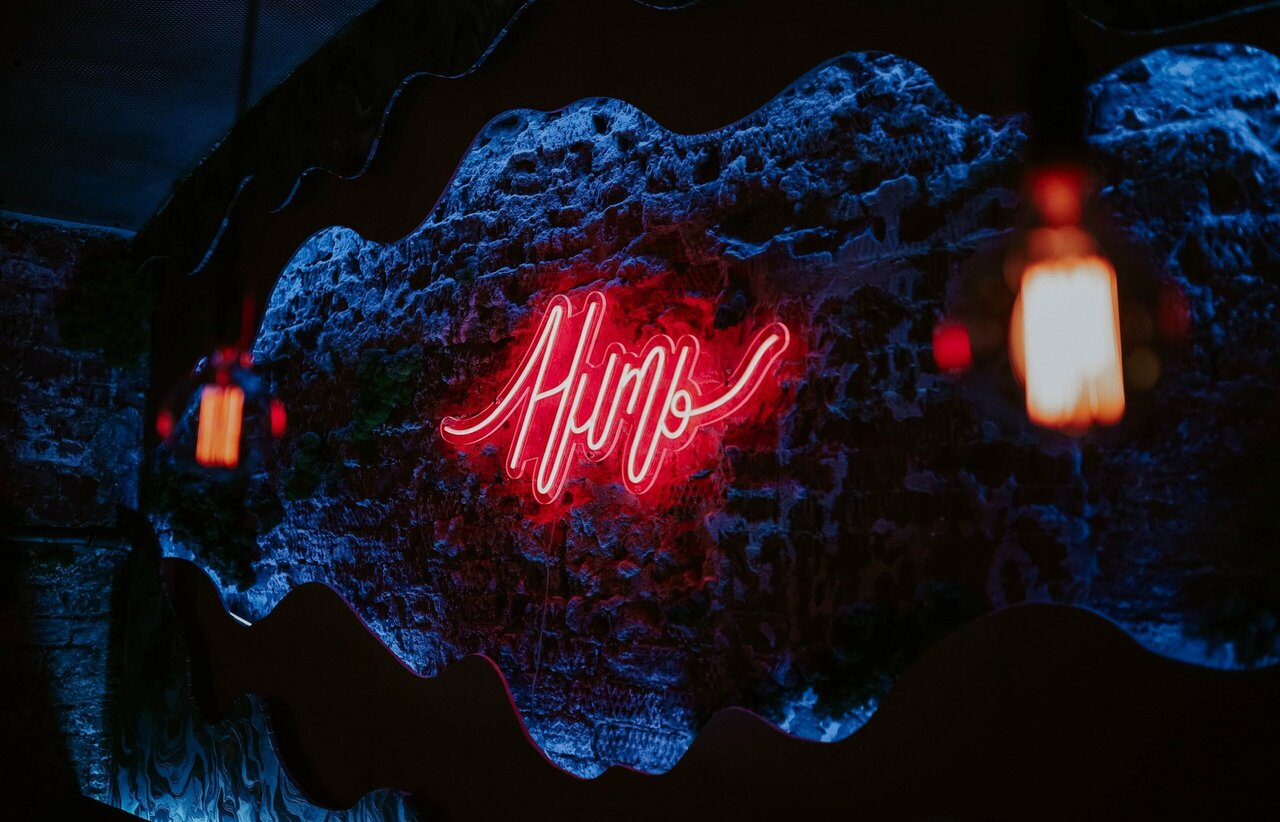 Зал — Нить
