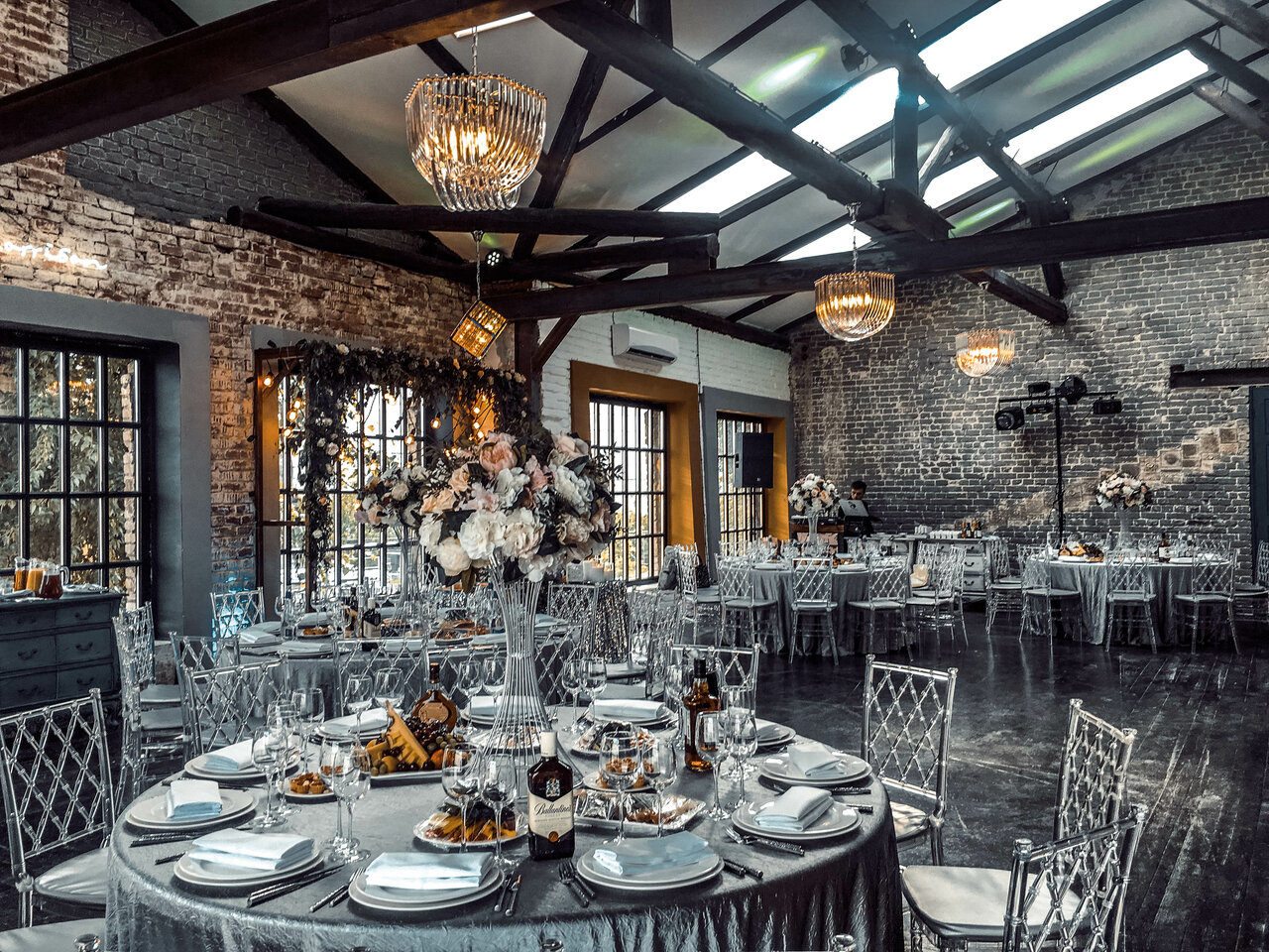 Зал — Loft Hall