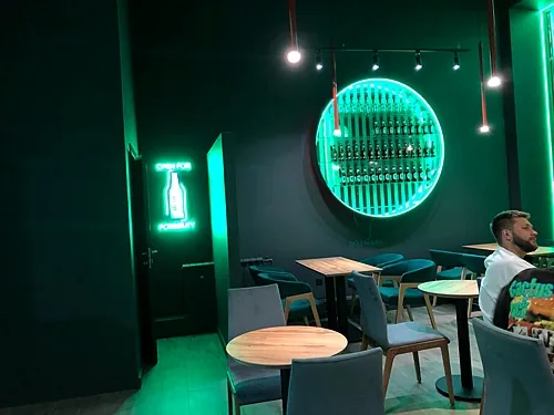 Зал — Tsingtao