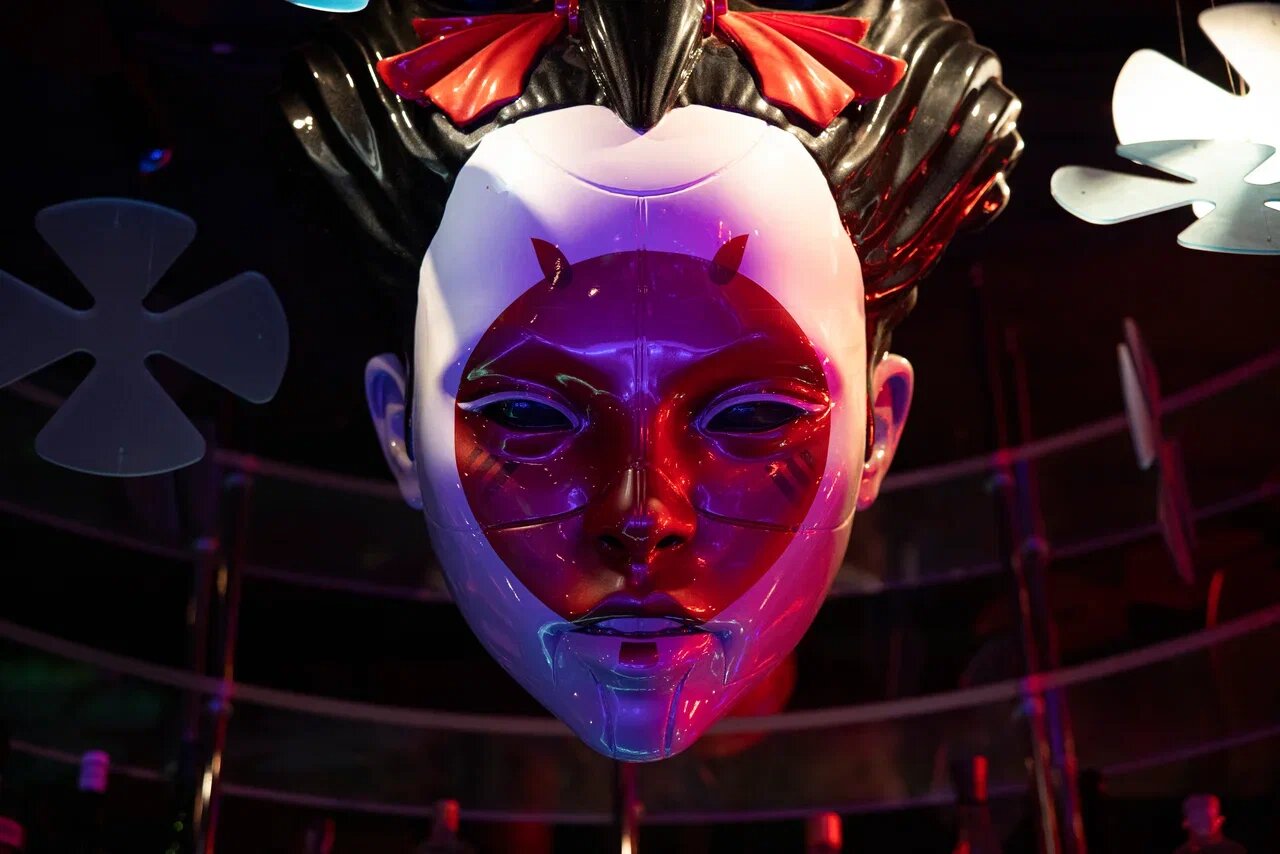 Зал — Geisha Superman