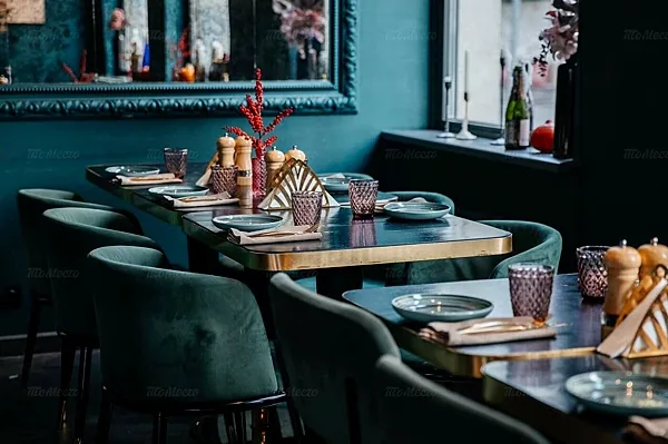Хуго, Зал — фото