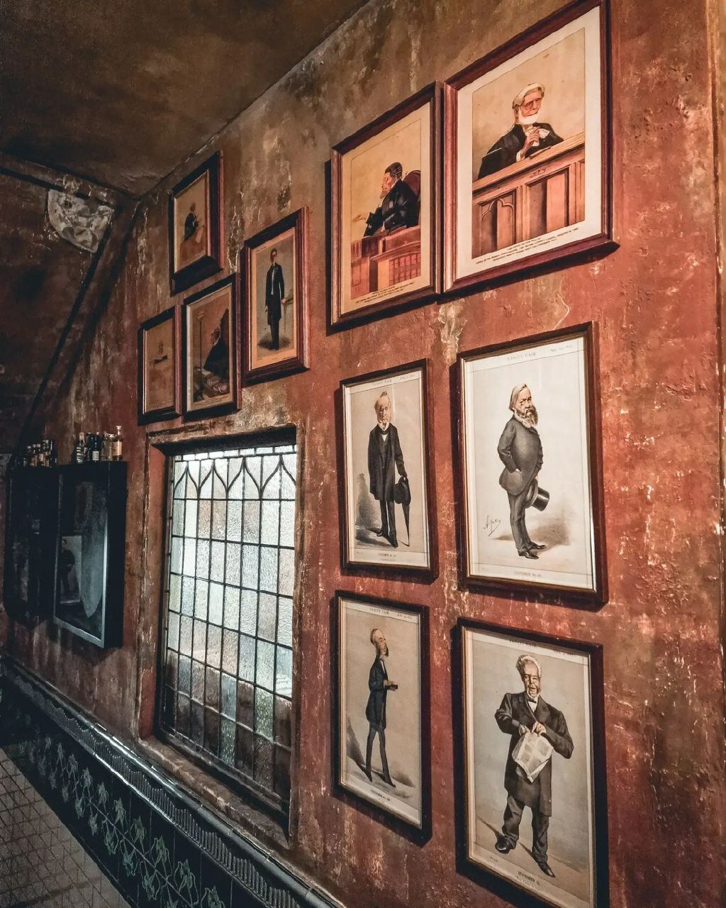 Зал — Clovelly Pub