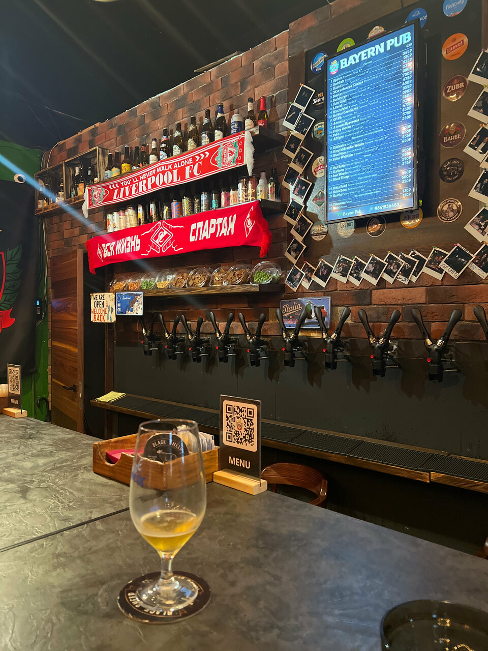 Зал — Bayern Pub
