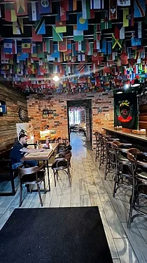 Зал — Bayern Pub