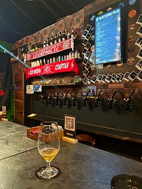 Зал — Bayern Pub