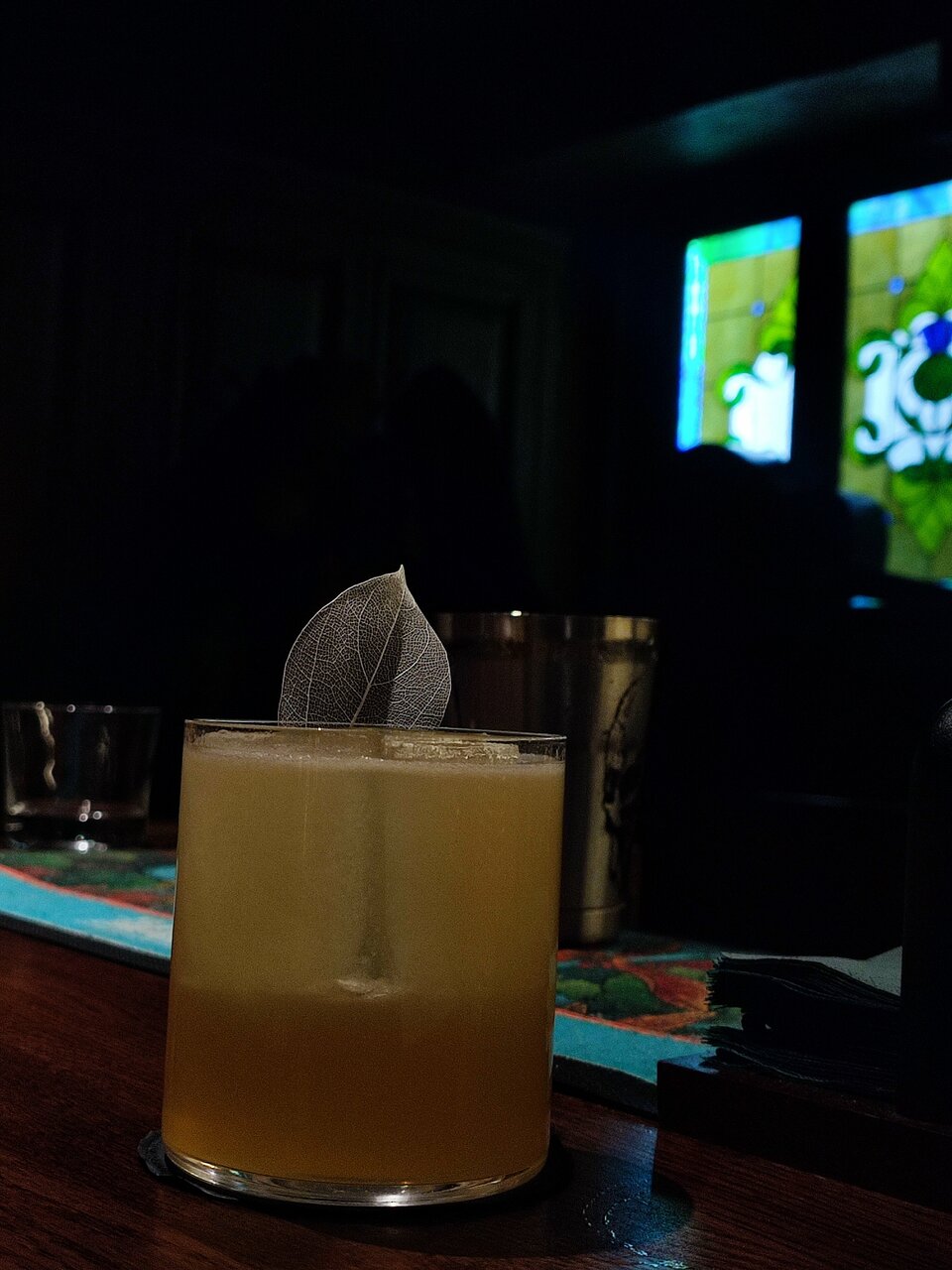 Зал — Mbar
