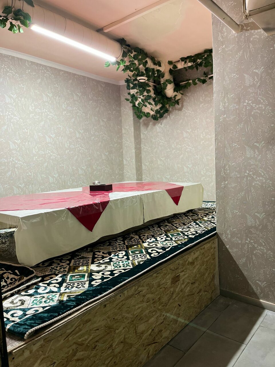 Зал — Чайхана ОШ