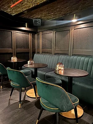 Yuppie bar, Зал — фото