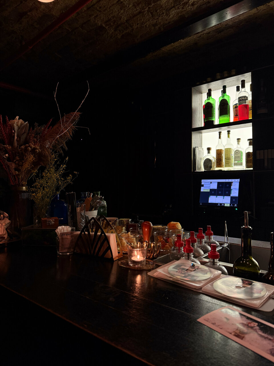 Зал — Yuppie bar