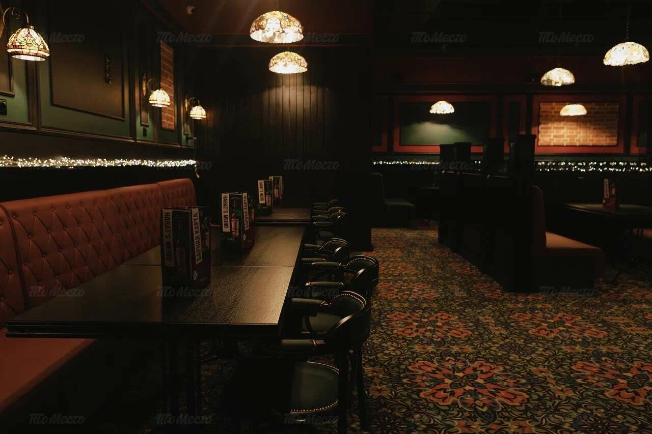 Зал — Harat's pub