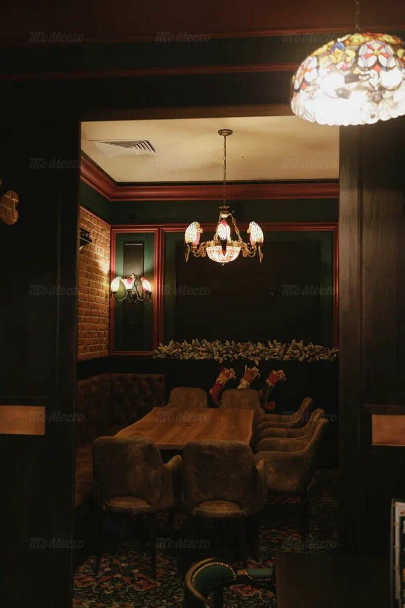 Зал — Harat's pub